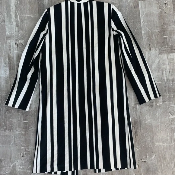 Alice and Olivia black and white striped coat. - Picture 3 of 8
